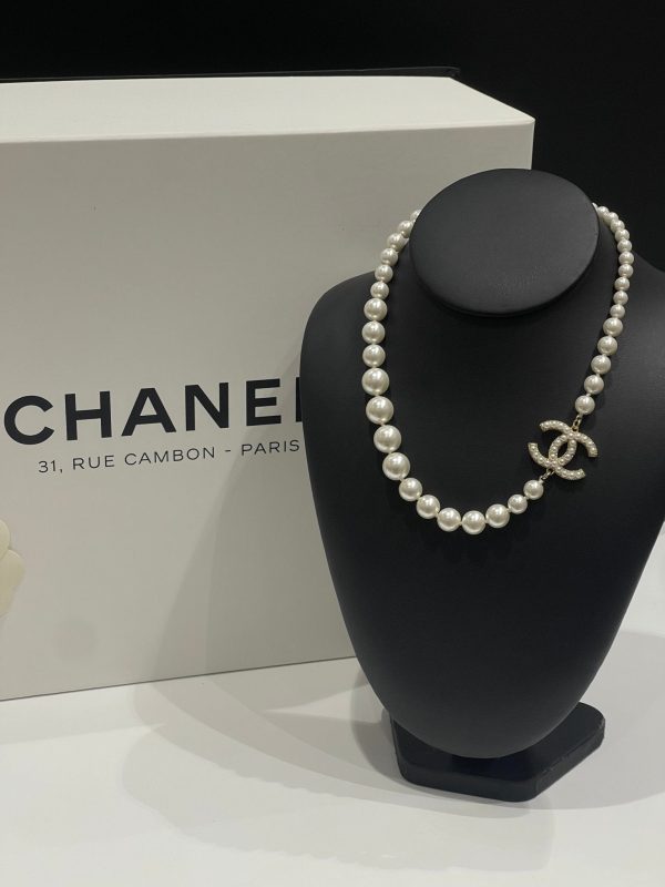 Chanel - Collier perle CC Hot on Sale